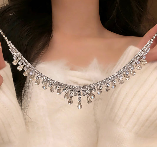 D-0003 Exquisite Crushed Diamond Statement Necklace | Radiant Sparkle for an Effortlessly Elegant Rich Girl Look